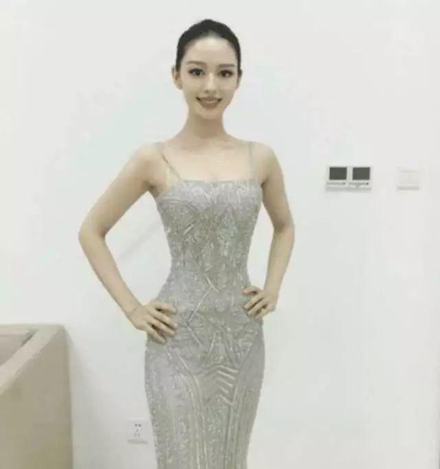 女星热依扎晒病例 显示胸部损伤